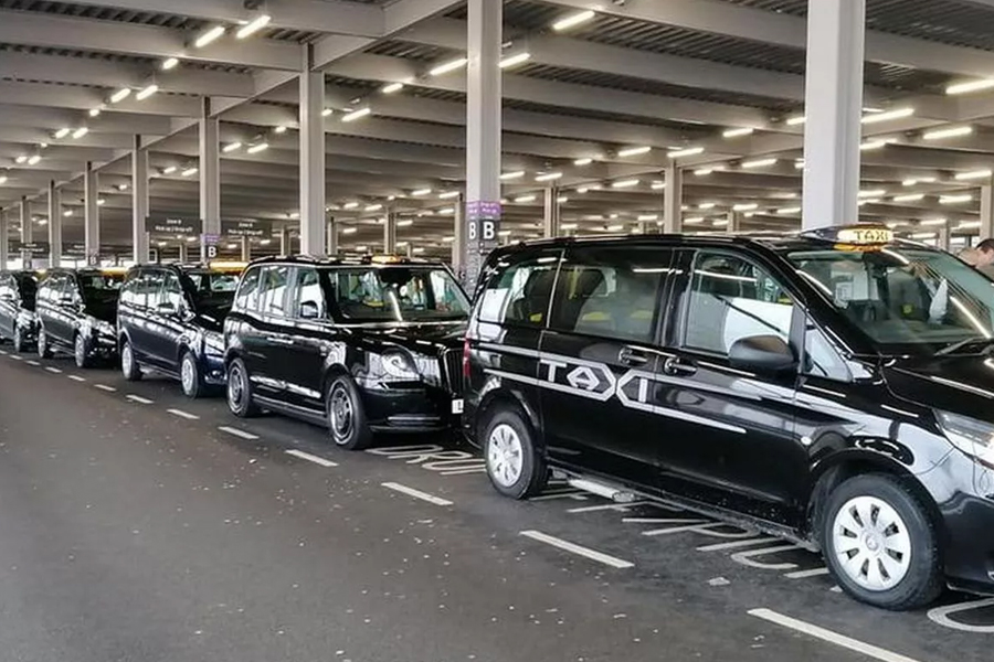 Luton airport taxi and private transfer service for passengers across the UK